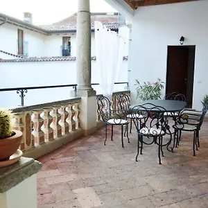 Maghetti - Modernized Flat In Historic Palazzo In The Center Of Luino